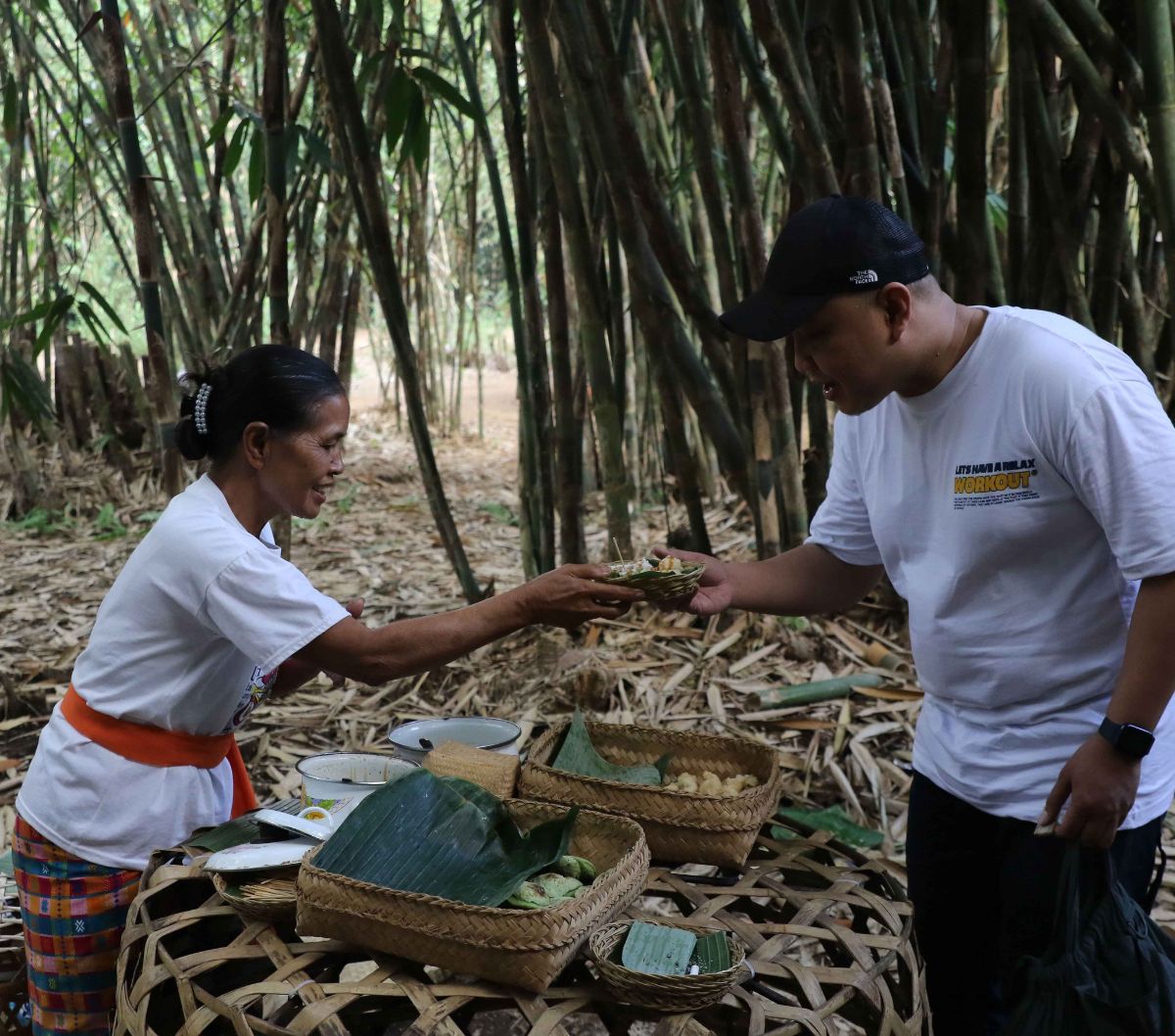 FOTO: Pasar Pelipur Lara Hutan Bambu Jadi Destinasi Baru Wisatawan Di ...