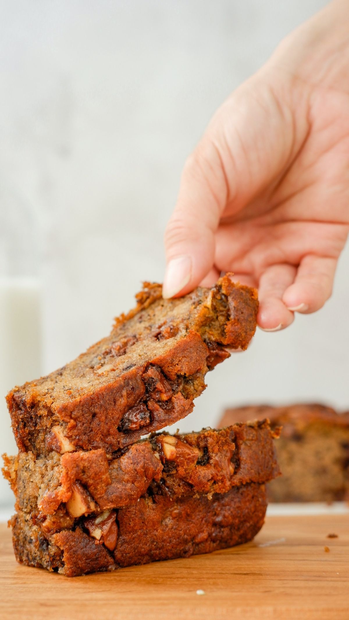 Do you love the classic recipe, or are you an adventurer dreaming of a twist? These three moist banana bread recipe variants are tied to becoming your new favorites. The simplicity of the ingredients and the ease of trial make these recipes perfect for newbies and experienced bakers alike.<br /><br
/>pexels-kezia-lynn