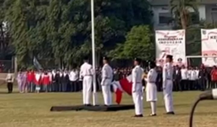 Dia menuturkan upacara bendera dalam peringatan HUT RI ke-78 itu digelar di lapangan sepak bola Gintung, Kelurahan Rempoa, Kecamatan Ciputat Timur.