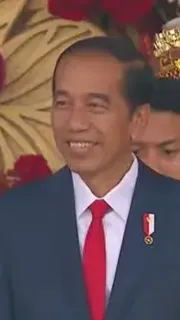 Momen Jokowi Nyanyi Bareng Band Kahitna Saat Upacara Penurunan Bendera ...