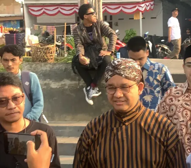 Anies mengulas salam pekik kemerdekaan tangan terbuka bukan hal yang baru. Sebab, salam seperti diperkenalkan oleh Presiden Sukarno saat awal kemerdekaan.