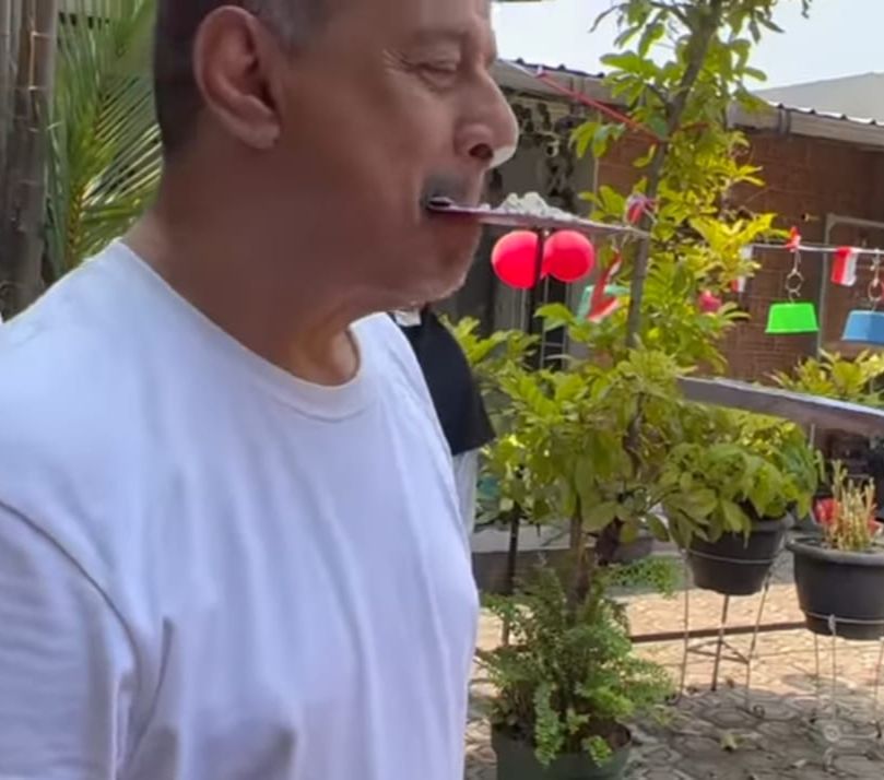 Estafet tepung ini menjadi lomba paling seru dan lucu dan sukses menghibur para penonton yang menyaksikan langsung maupun yang menonton di Youtube.
