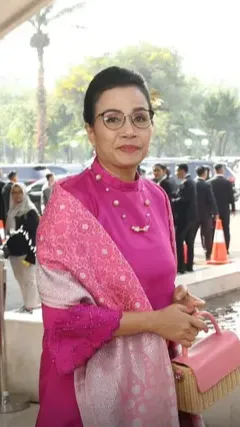 VIDEO: Pak Bas Kembali Beraksi Usil, Menteri Sri Mulyani Pakai Baju Adat Pink Jadi Sasaran