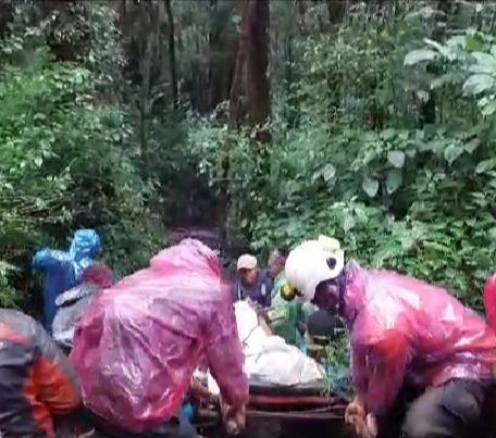 Cerita Tim SAR Evakuasi Pendaki Alami Patah Kaki Di Gunung Kerinci