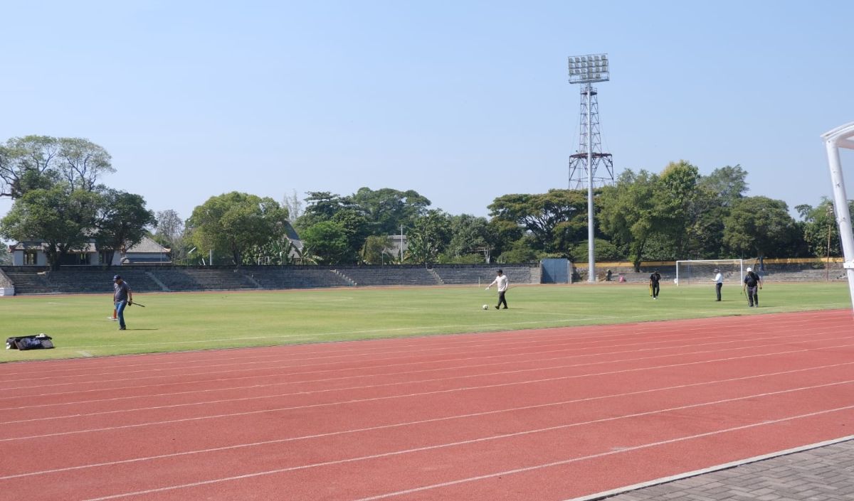Lapangan Rumbai Hasil Inspeksi FIFA, Rumput Stadion Manahan Jadi Sorotan