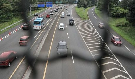 Jalan tol ini dibangun dengan biaya Rp350 juta per kilometer pada kurs rupiah saat itu.