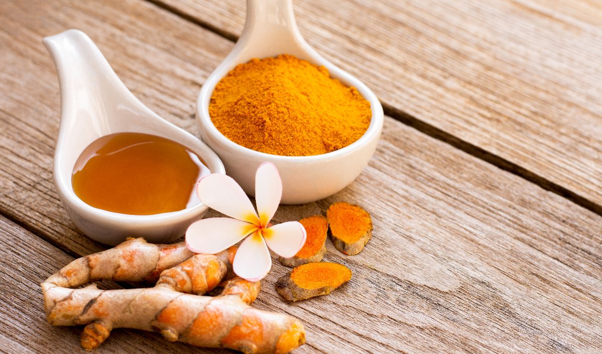 Cara Menggunakan Scrub Almond dan Kunyit