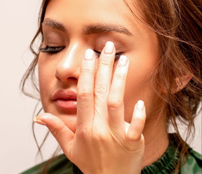 Pakai Eyeshadow Lebih Praktis Diaplikasikan dengan Jari