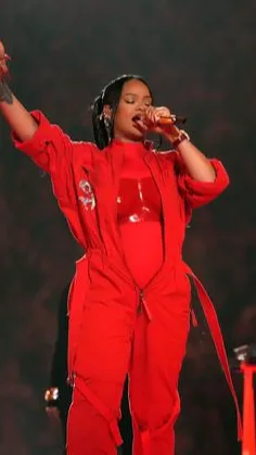 Rihanna constantly makes surprises about her appearance. She hid her pregnancy until she had an epic reveal on the grand stage of the Super Bowl Halftime Show.