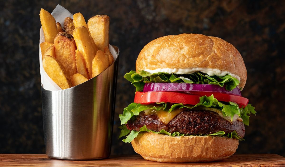 In this article, we will uncover some hidden facts about burgers that will blow your mind away, as quoted from various sources, Wednesday (23/8/2023).