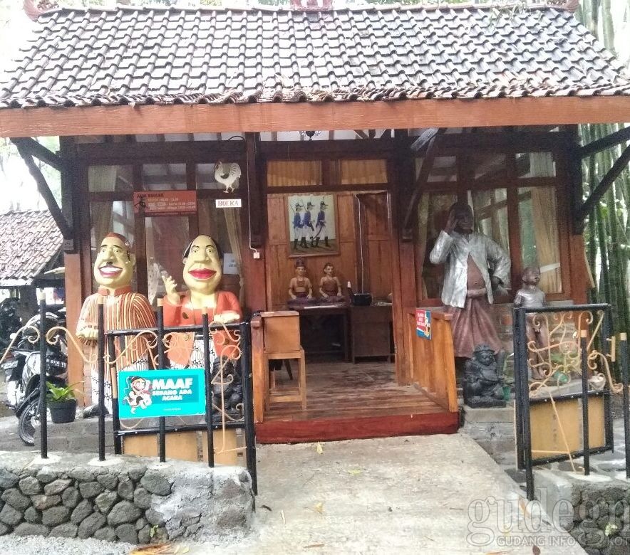 Berkunjung ke Omah Petroek, Rumah Budaya yang Mengangkat Tema Pluralisme