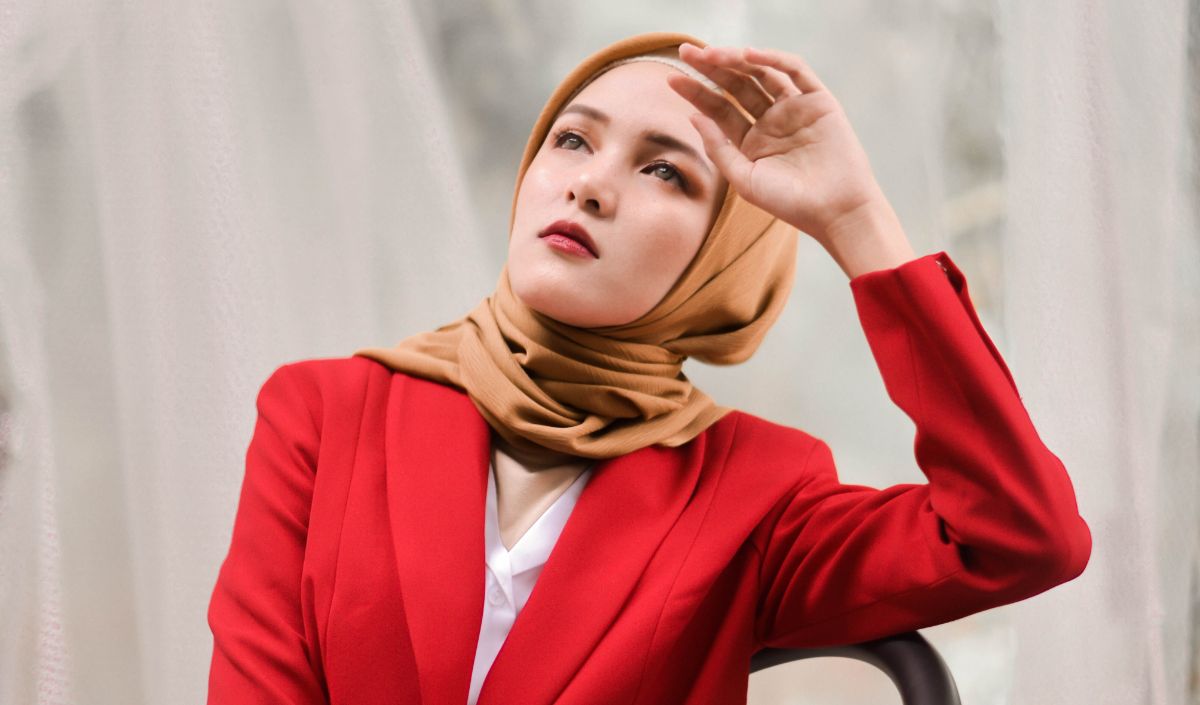 2. Gunakan Catokan untuk Hilangkan Kusut