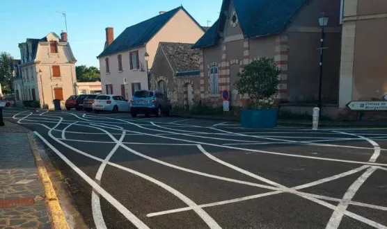They painted lines on the road that looked confusing and overlapping.