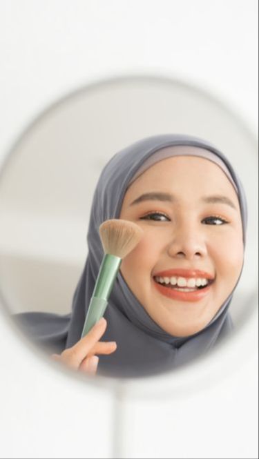 Intip Cara MUA Amerika Membuat Concealer di Bawah Mata Lebih Flawless