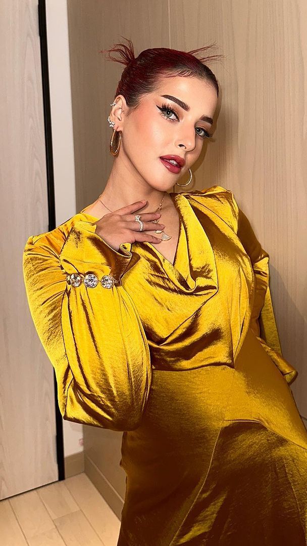 Pesona Tasya Farasya dalam Balutan Dress Mustard yang Mewah