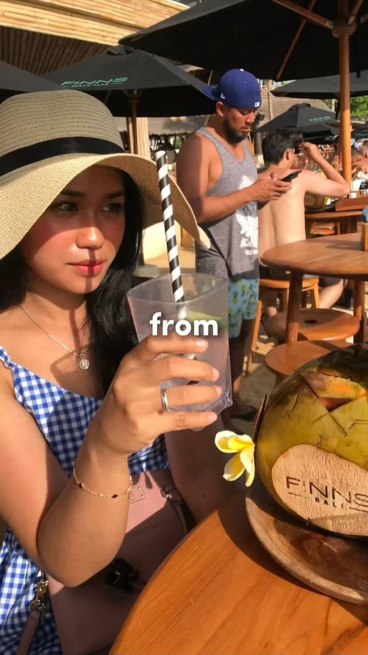 Pelanggan bakso Margaretha.