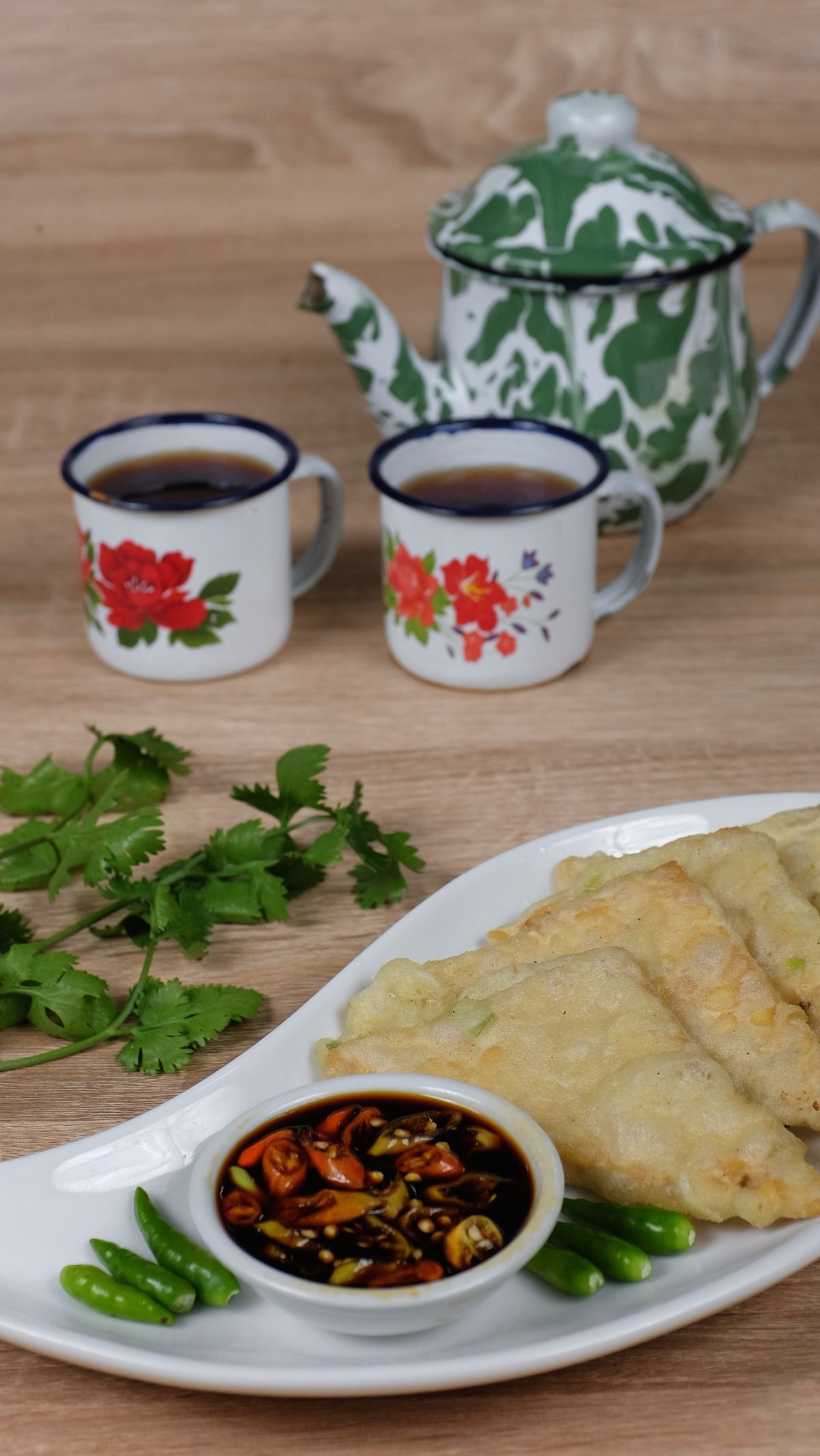 Mendoan bisa disantap sambil ngeteh
