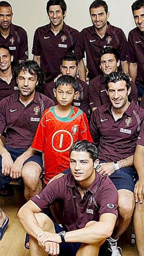 Setelah mendengar bagaimana perjuangan Martunis, Ronaldo memutuskan untuk mengangkat Martunis menjadi anaknya.