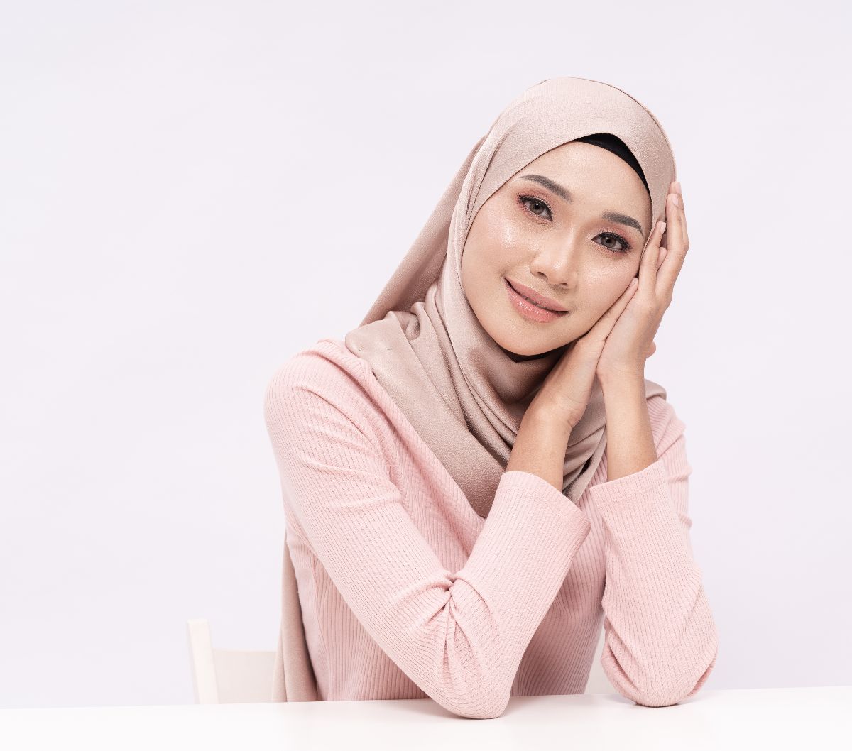 Blush Selalu Terlihat On Point, Coba 3 Trik Simpel Ini