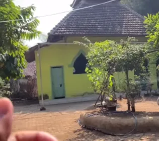Gali Pekarangan Musala Selama 23 Tahun, Pak Mustain Bikin Istana Bawah Tanah Super Megah di Kedalaman 12 Meter