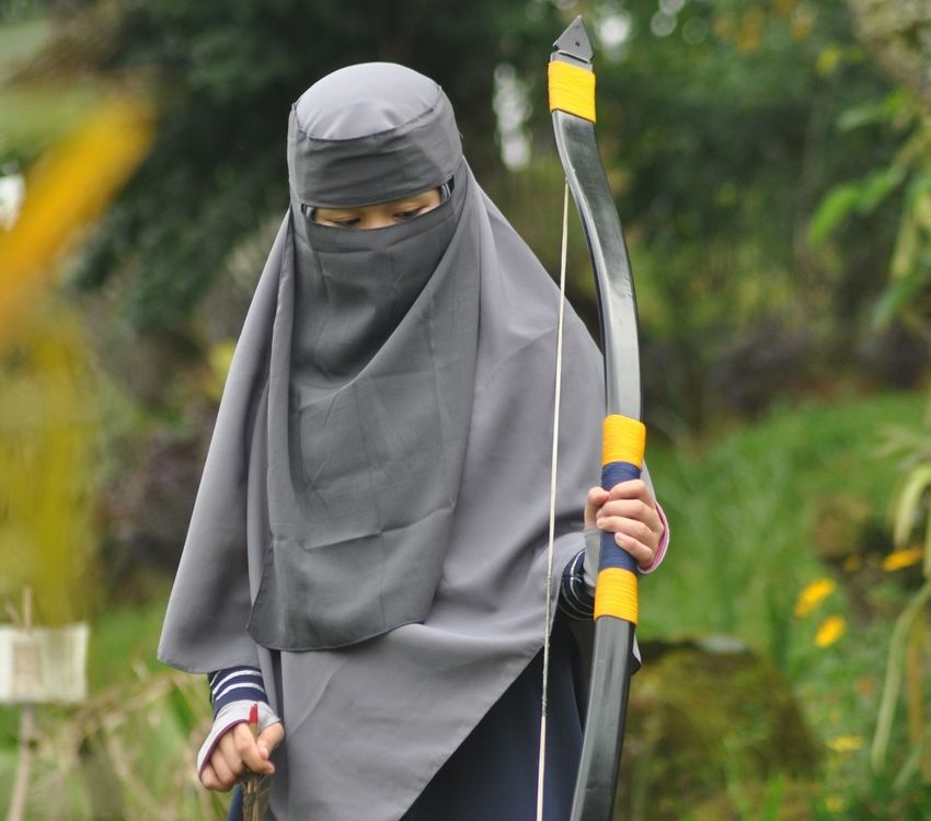 Tak Hanya Larang Berhijab, Kini Prancis Larang Pakai Abaya Di Sekolah