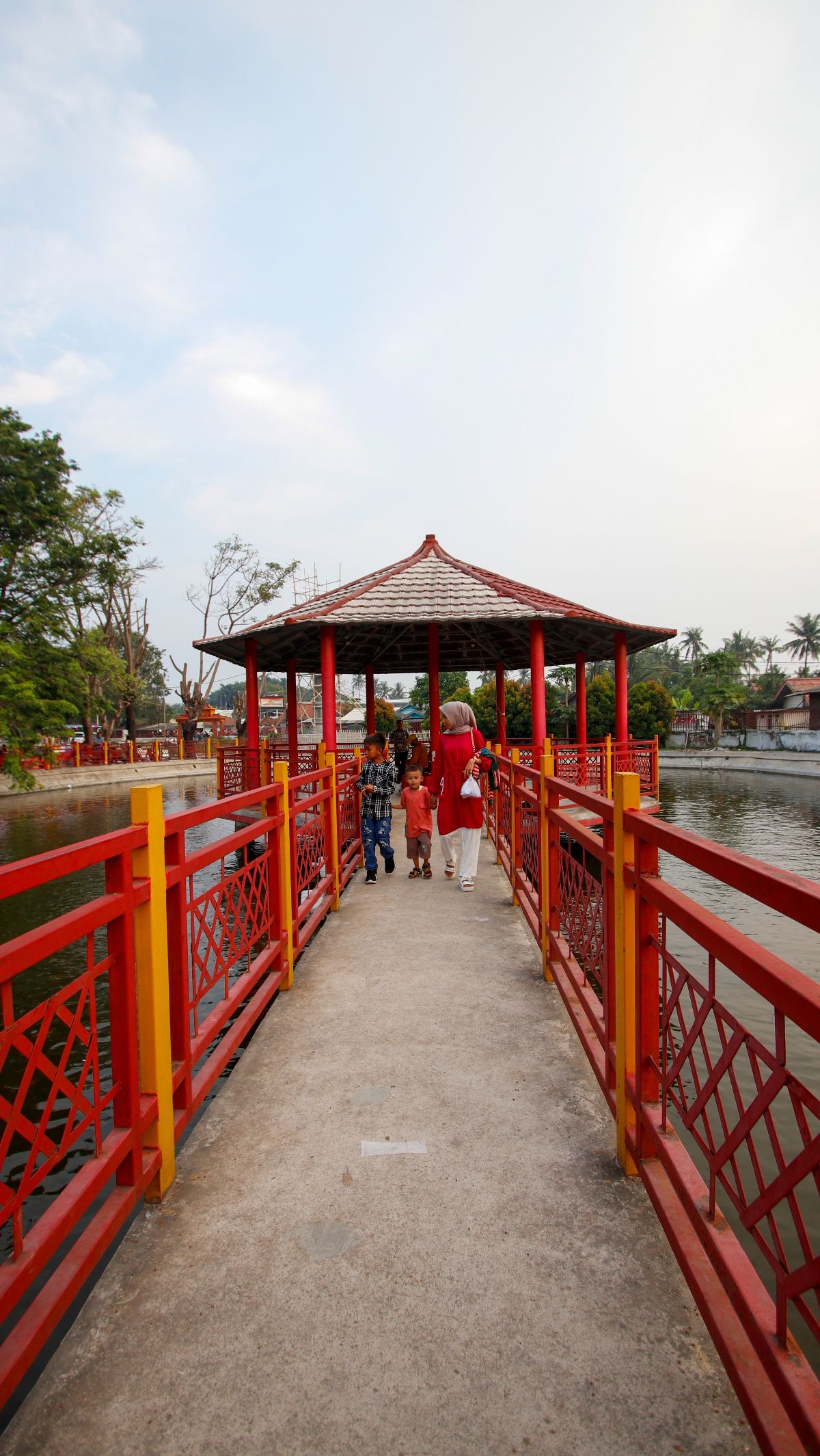 Viral Curhat Wanita <i>Healing</i> ke Pantai Tanjung Kait: Bikin Kapok