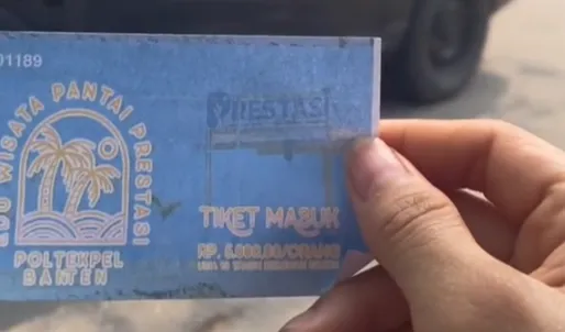“Dan ini biar anak-anak gak kecewa, ya gua ajak ke Politeknik deket Tanjung Kait, untuk per orangnya bayar Rp5 ribu, masih worth it lah, nah ini Tanjung Kait gimana, tolong infonya yang pernah bawa mobil ke sana,”
