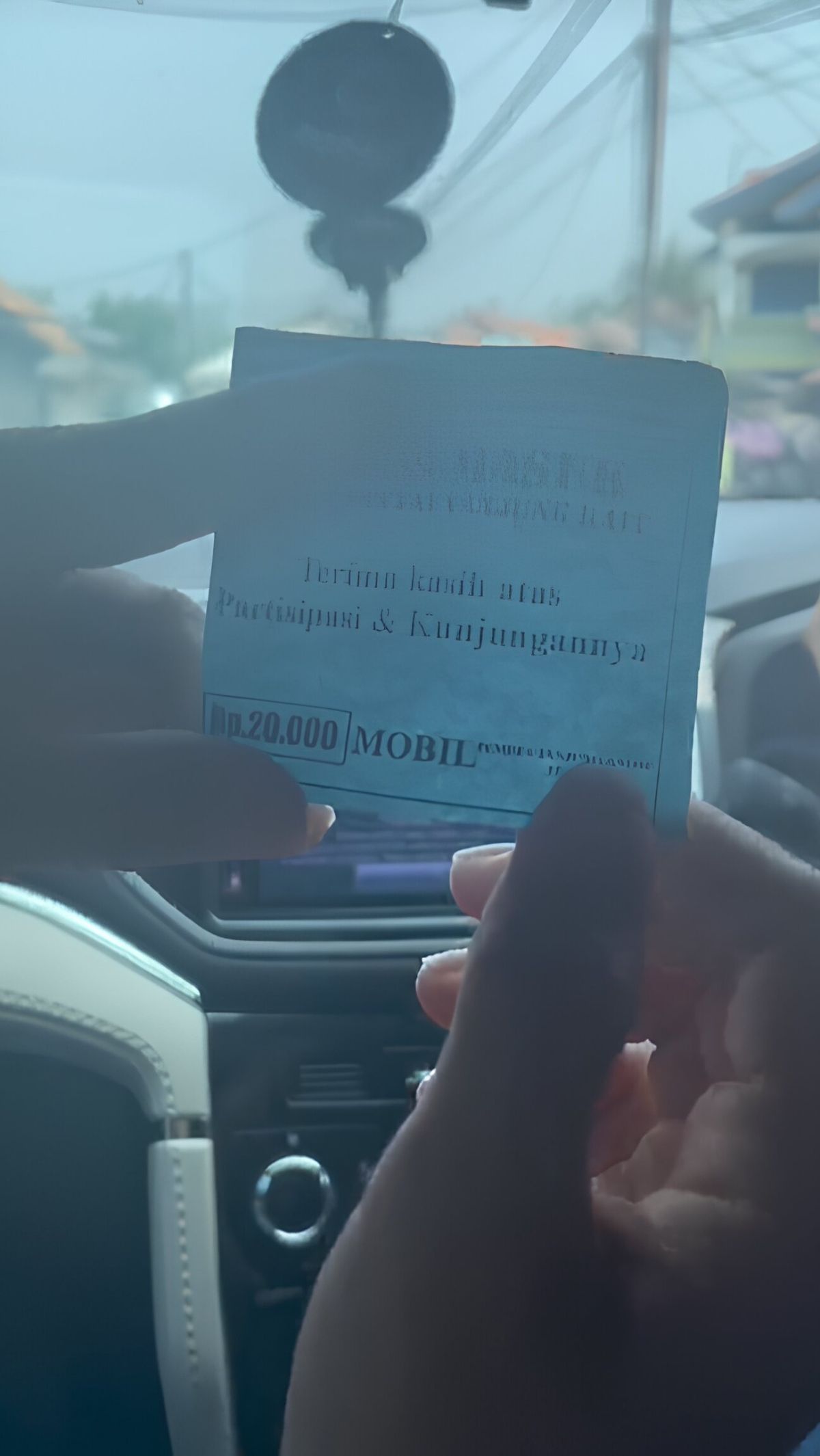 Viral Curhat Wanita Healing ke Pantai Tanjung Kait: Bikin Kapok
