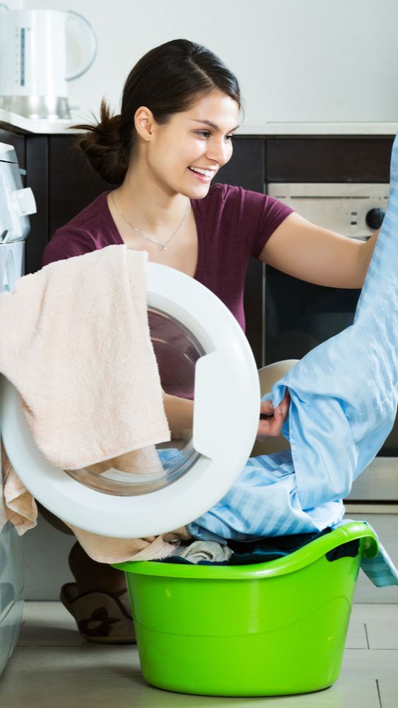 Demi Menjaga Pakaian Tetap Awet dan Tak Kusam, Begini Tips Efektif Mencuci yang Bisa Dicoba<br>