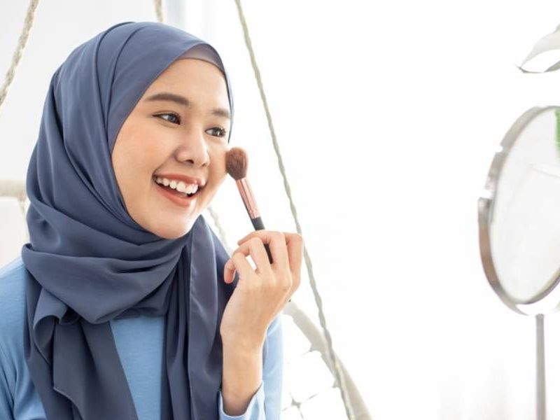 Warna Blush Kurang Kontras, Coba Ganti Kuas Makeupmu