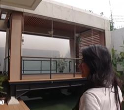 Potret Rumah Mewah Rp50 Miliar Dewi Perssik, Musholanya di Tengah Kolam Renang