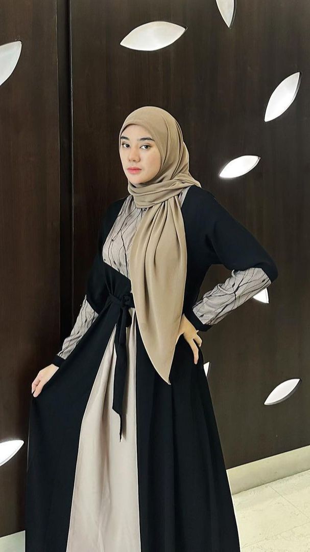 Dress Aksen Asimetris