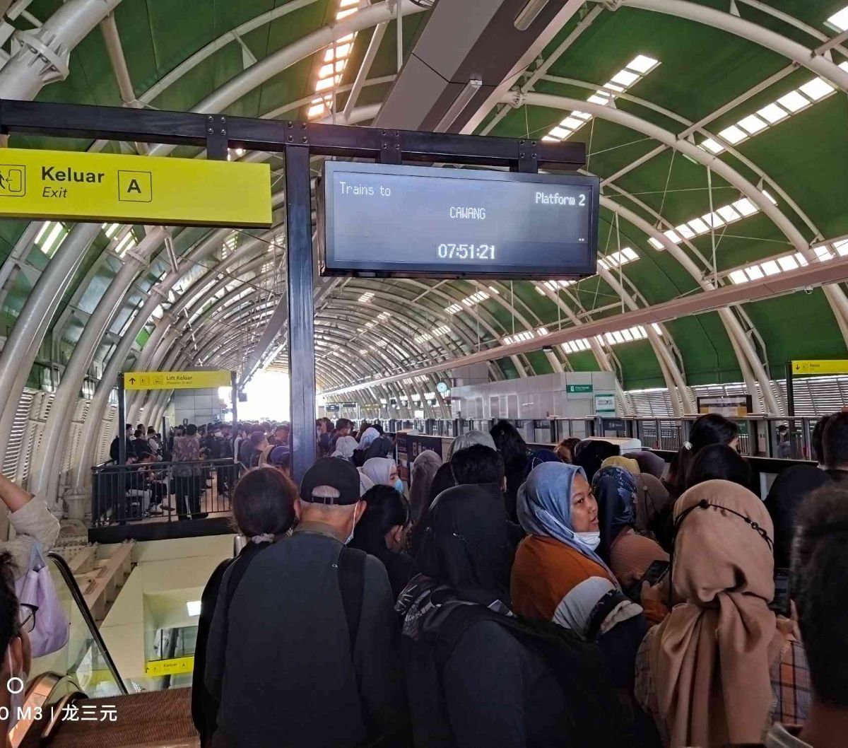 Baru Diresmikan, LRT Alami Gangguan