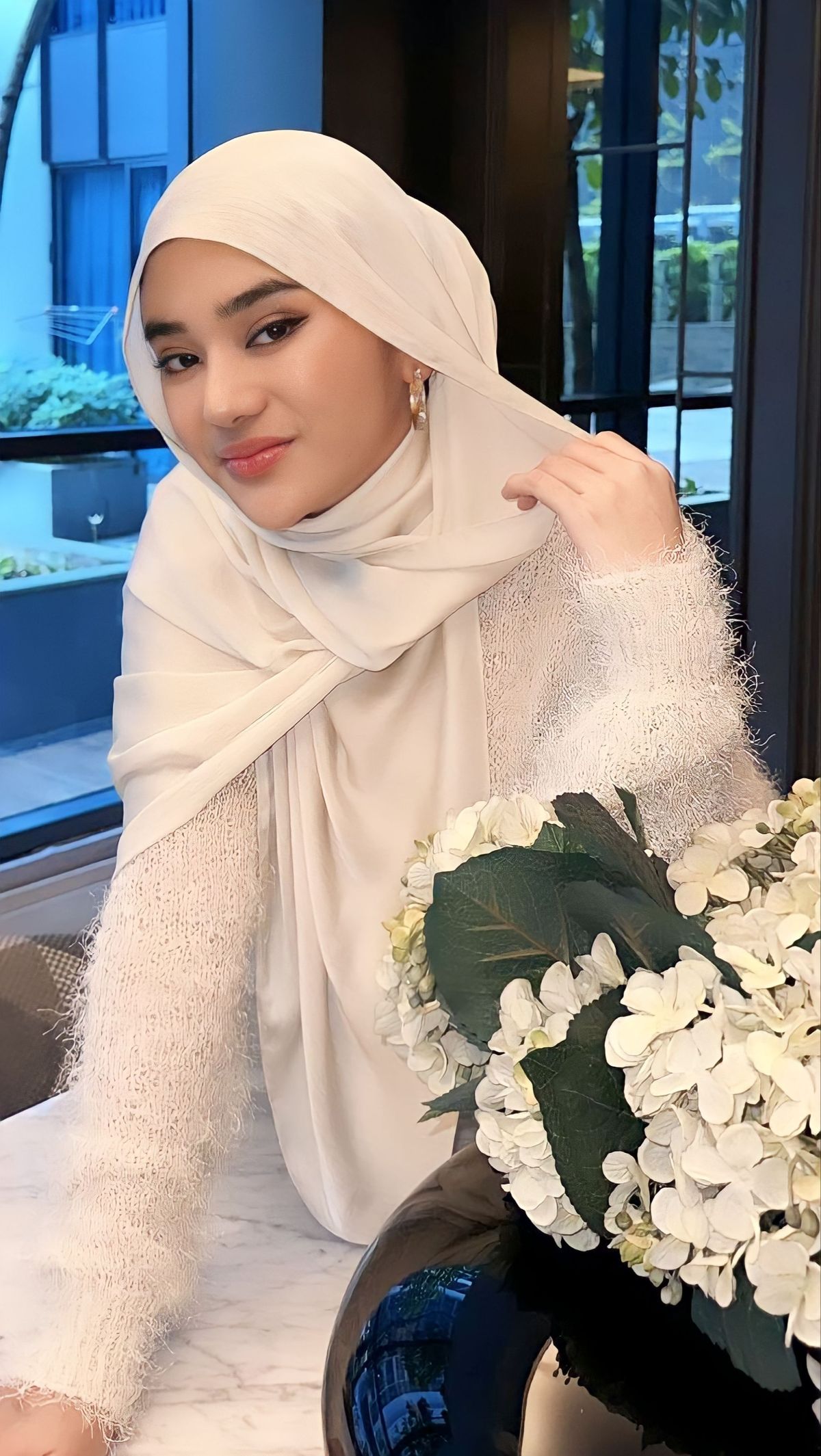 Deretan Hijab Outfit Vibe Lady Rich Clara Shinta