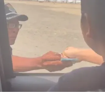 Viral Curhat Wanita Healing ke Pantai Tanjung Kait: Bikin Kapok