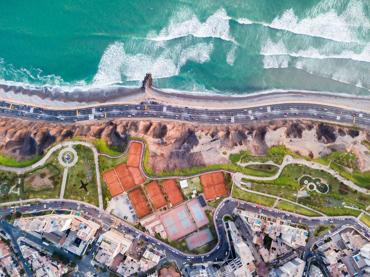 2. Lima: A Palette of Contrasts