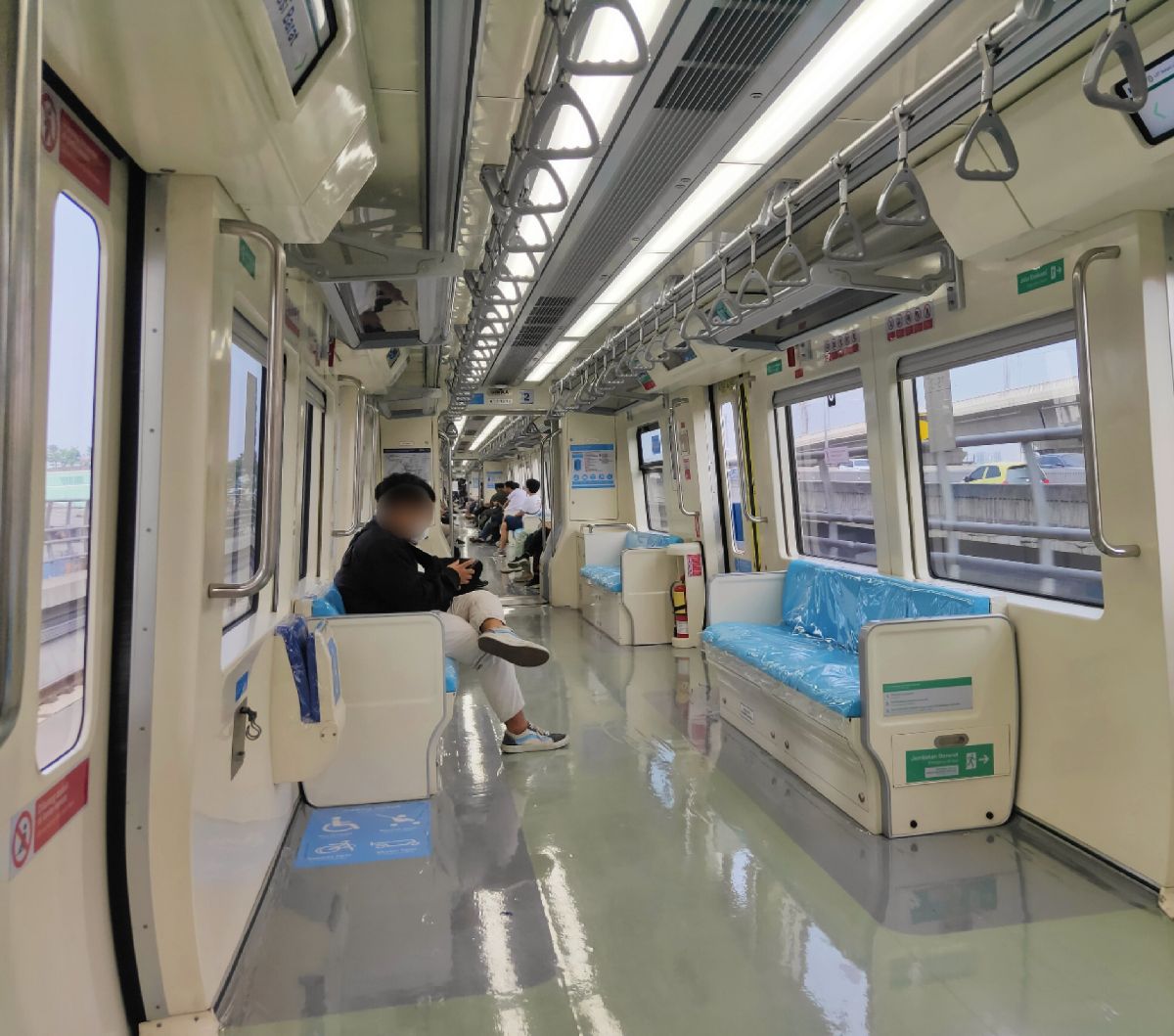 Cerita Warga Usai Jajal LRT Jabodebek