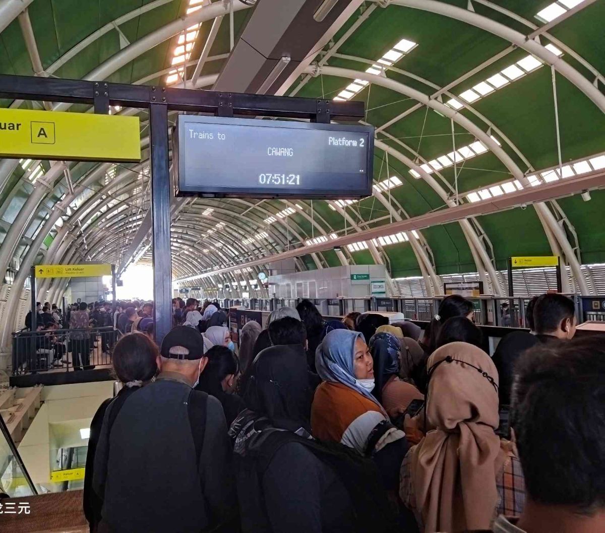Cerita Warga Usai Jajal LRT Jabodebek