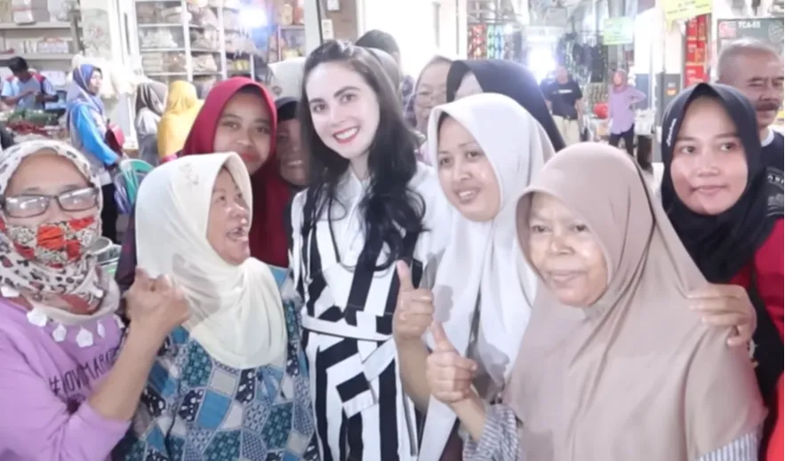 Dikerubuti Ibu-ibu