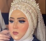 Takut Pipi Tumpah-Tumpah, MUA Ini Tunjukkan Trik Pakai Hijab yang Bikin Wajah Auto Tirus