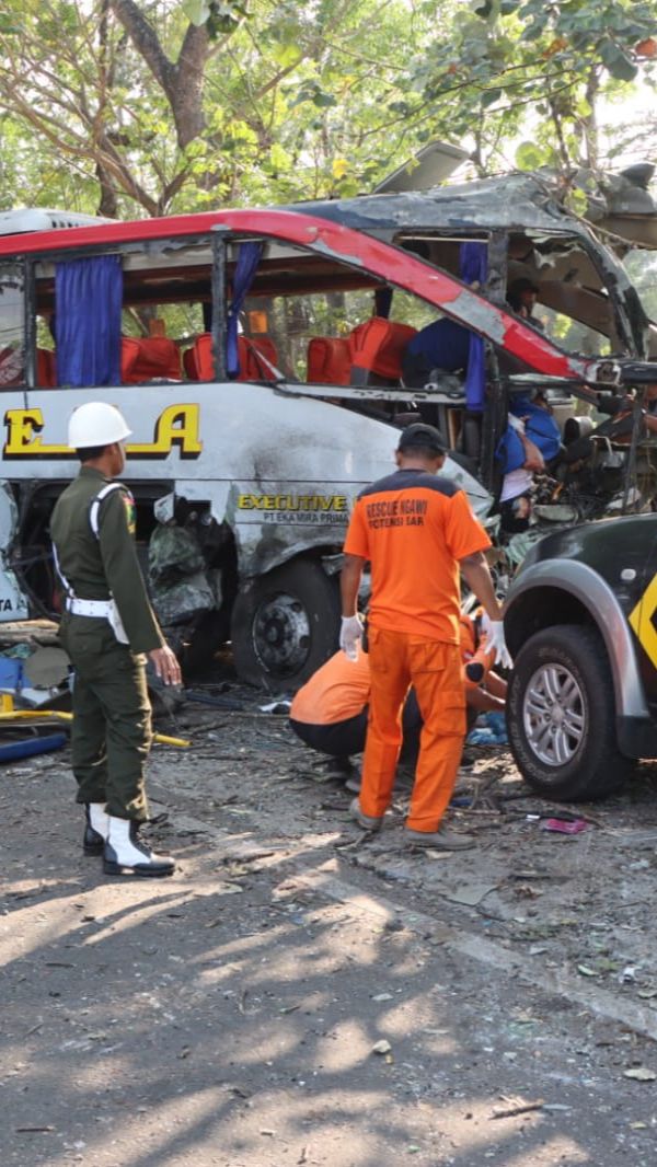 Kecelakaan Maut Bus Sugeng Rahayu Vs Eka Di Ngawi, Tiga Penumpang Tewas