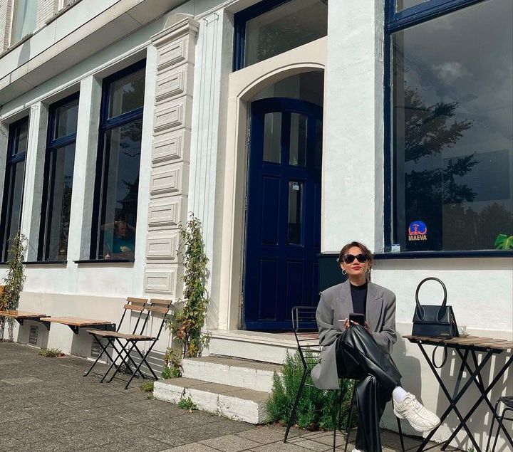 Potret Rina Nose Jalan-jalan di Belanda, Girang Banget saat Menemukan Jajanan 'Cuanki'