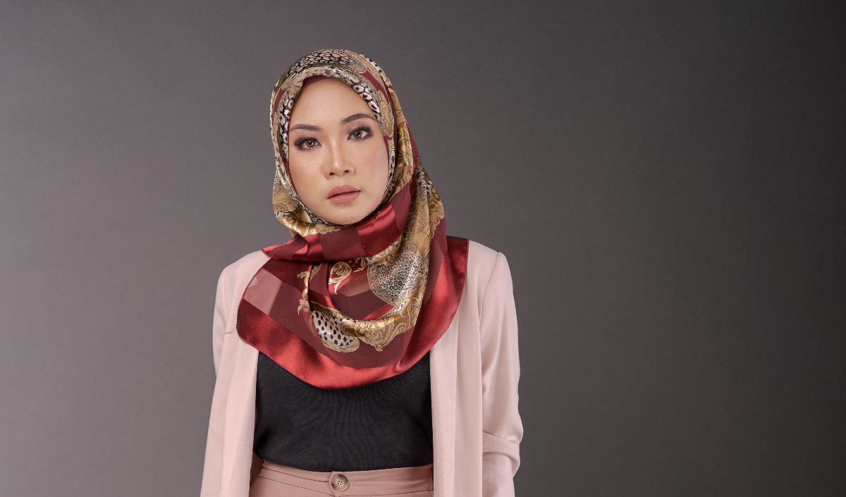 <b>Hijab Bermotif</b>