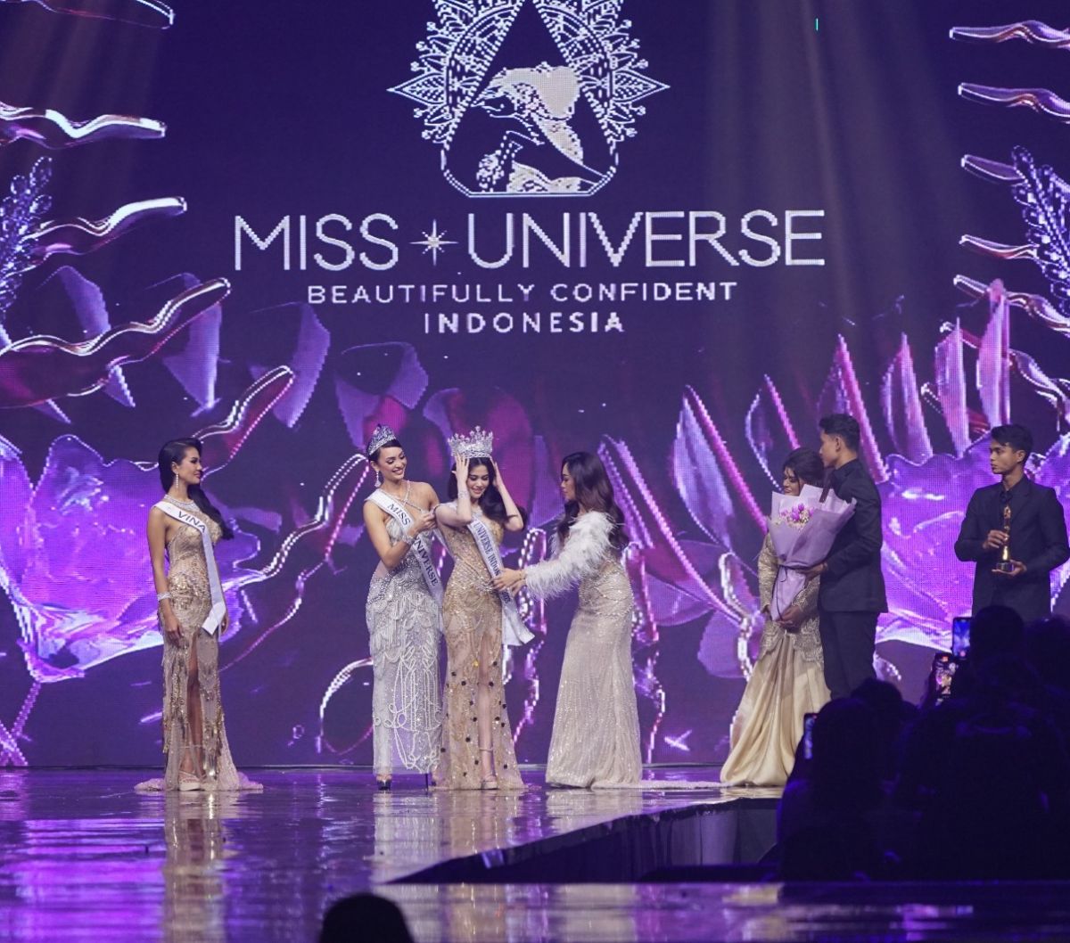 Penampakan Mahkota Miss Universe Indonesia 2023 Fabienne Nicole ...