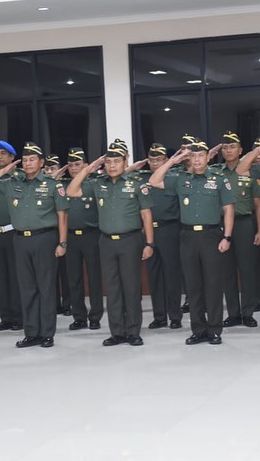 Sedangkan, 21 perwira tinggi (pati) lainnya mendapat kenaikan pangkat menjadi Brigadir Jenderal atau Jenderal Bintang satu.