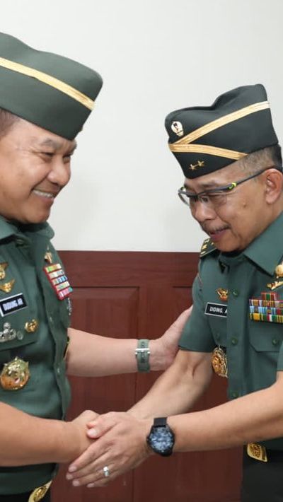 Adapun Pati yang naik pangkat menjadi Mayor Jenderal di antaranya Mayjen TNI Diding Ahmad Kizwini.