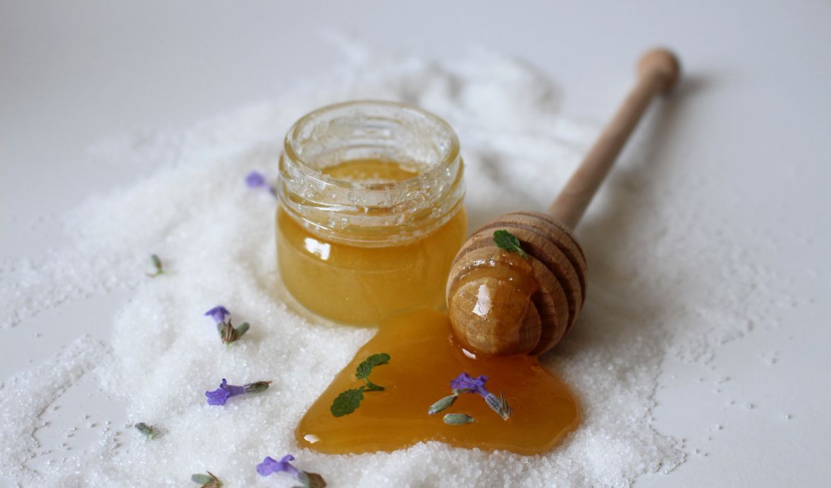 Cara Membuat Masker Minyak Almond & Madu: