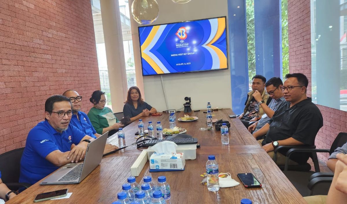 Terlebih saat ini, Indonesia telah memiliki sebuah stadion Indoor bertaraf internasional yang baru diresmikan Senin (7/8) kemarin. Di mana, Indonesia Arena telah dilengkapi fasilitas kelas dunia yang mampu menampung 16.000 penonton.