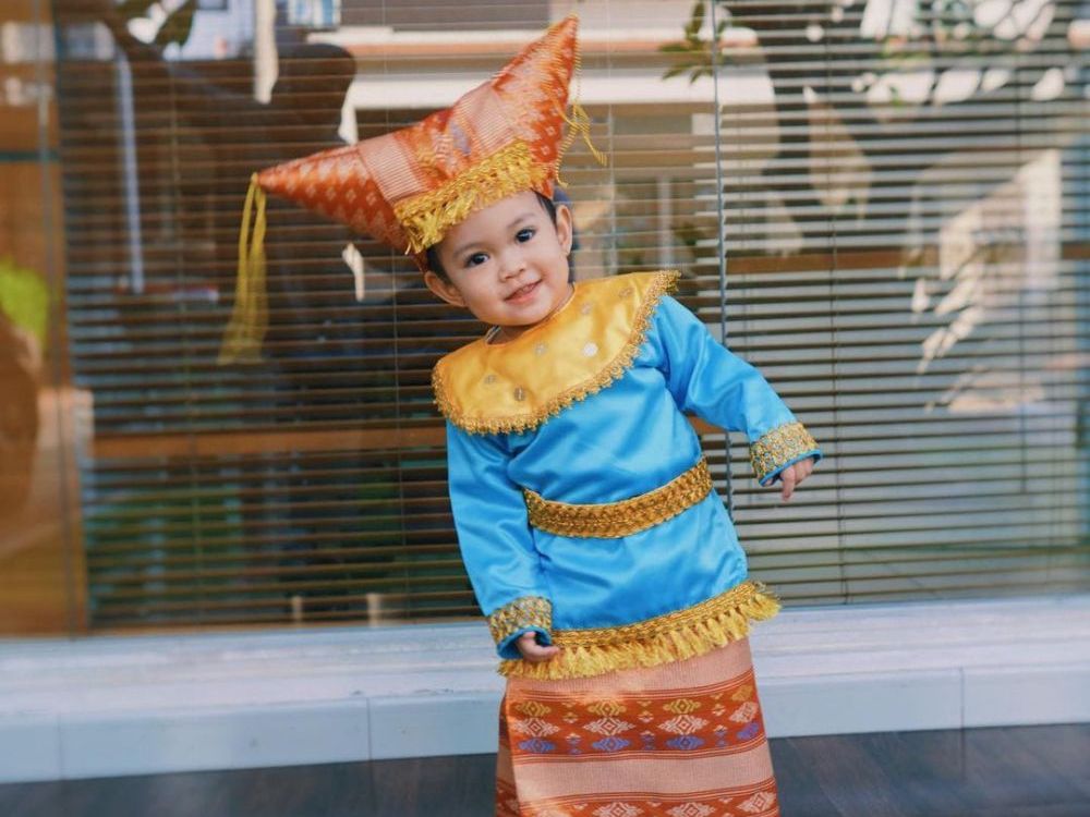 3. Baju Adat Minangkabau