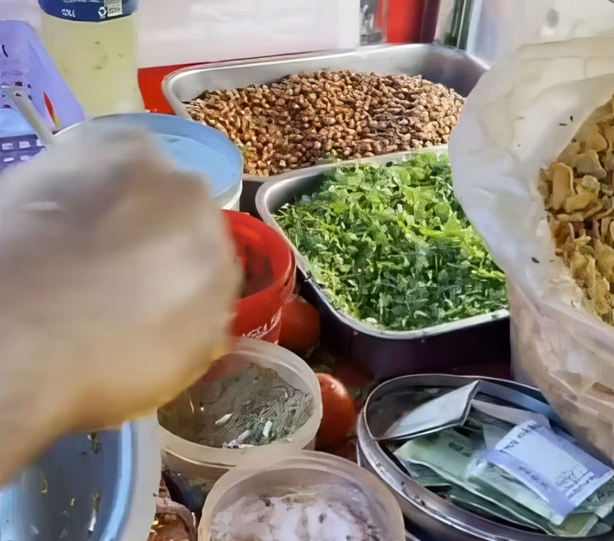 Street Food Unik dari India Berbahan Tomat Segar Ini Disebut Mirip Makanan Bebek: Ditepungi dan Digoreng, Tapi Endingnya Dihancurkan